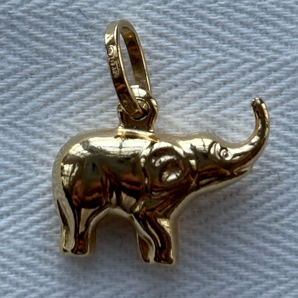 Italian 18k gold elephant charm / pendant